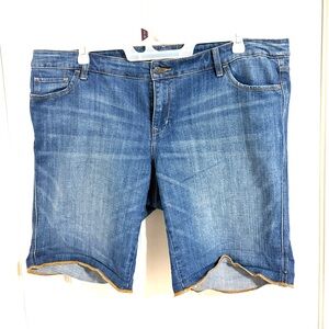 Old Navy Women’s Medium Blue Denim Jean Shorts